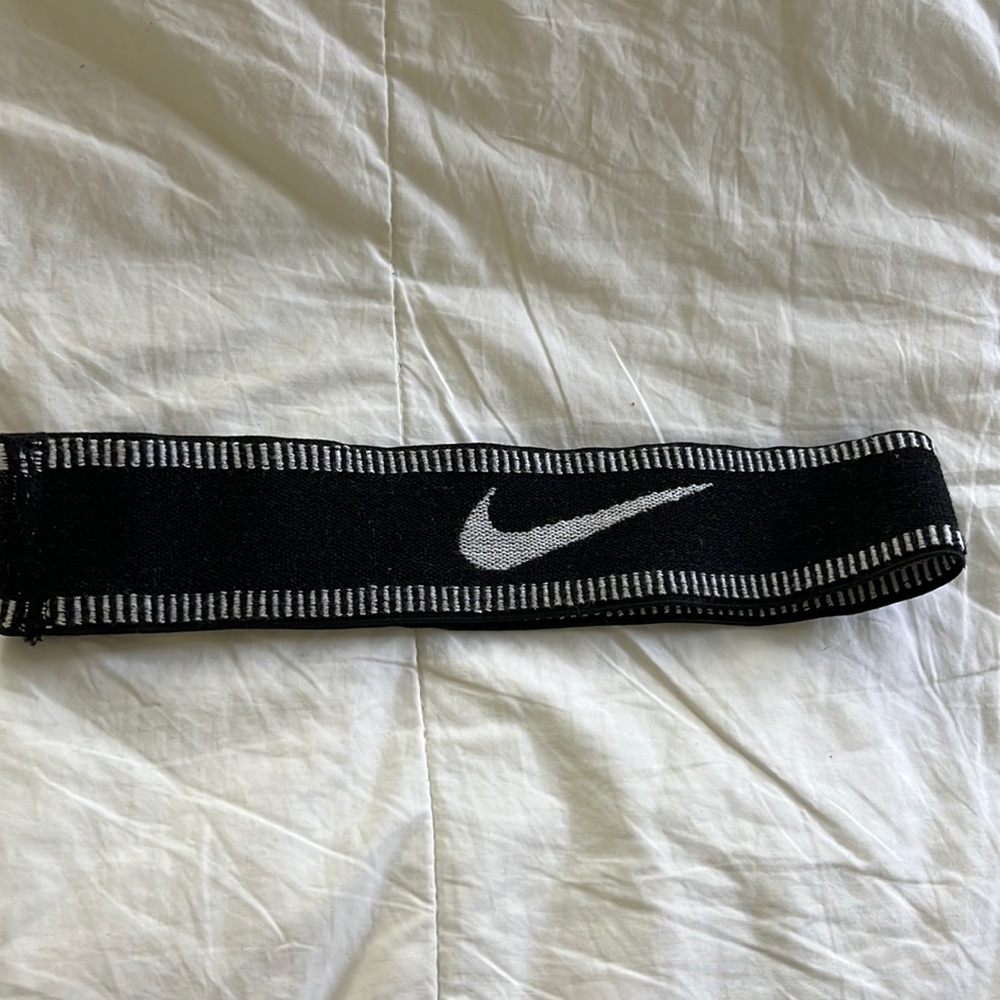 Nice Nike black and grey headband never got to wear it